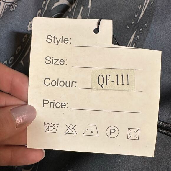 Gray Cream Shawl Cape Reversable With Feather Tassels NWT - Picture 6 of 7